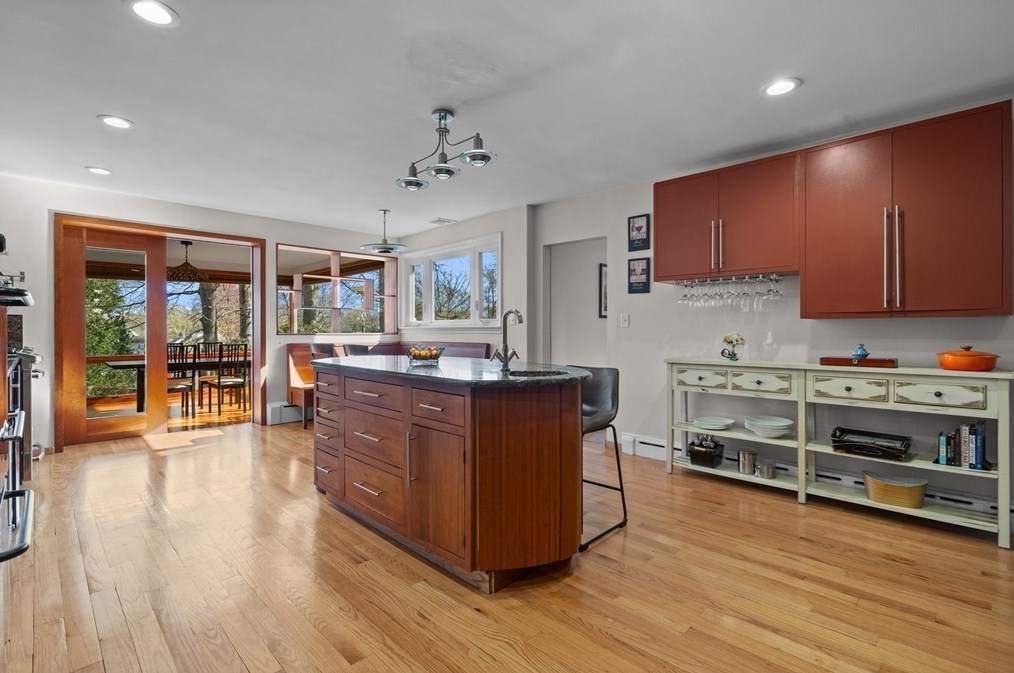 35 Elmcrest Cir, Melrose MA  02176-3401 exterior