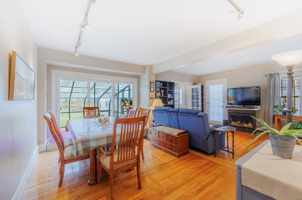 692 Grove St, Worcester MA 01605-2603 exterior