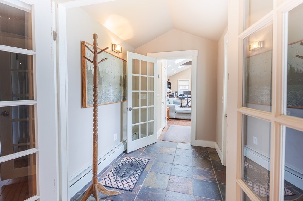 692 Grove St, Worcester MA 01605-2603 exterior