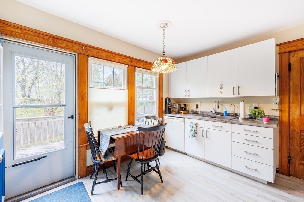 692 Grove St, Worcester MA 01605-2603 exterior