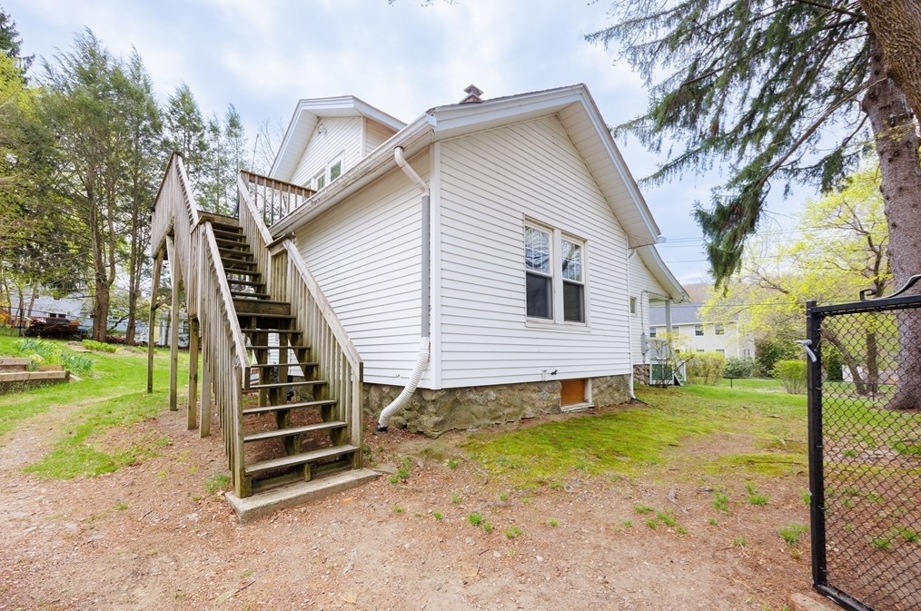 692 Grove St, Worcester MA 01605-2603 exterior