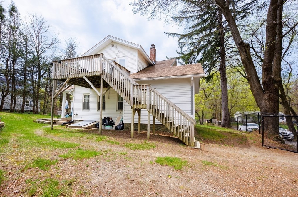 692 Grove St, Worcester MA 01605-2603 exterior