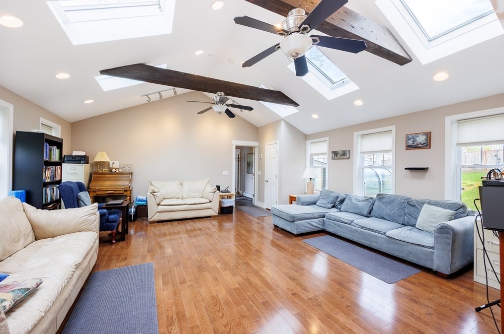 692 Grove St, Worcester MA 01605-2603 exterior