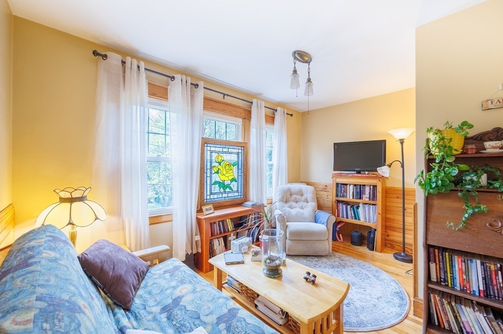 692 Grove St, Worcester MA 01605-2603 exterior