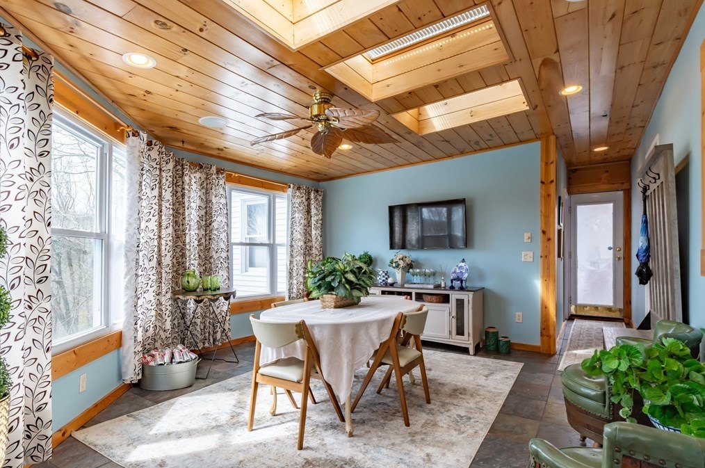 254 Front St, Winchendon MA  01475-1555 exterior