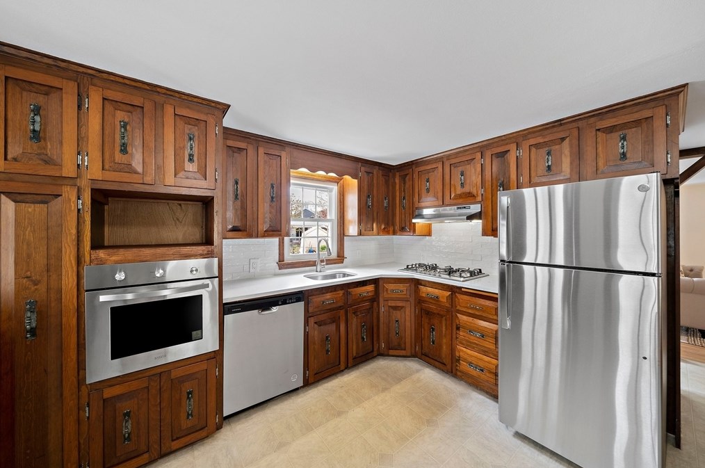 41 Wampatuck St, Pembroke MA  02359-2430 exterior