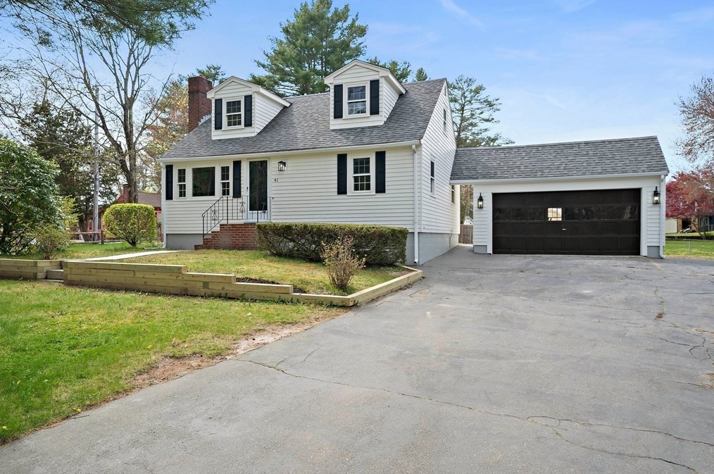 41 Wampatuck St, Pembroke MA  02359-2430 exterior