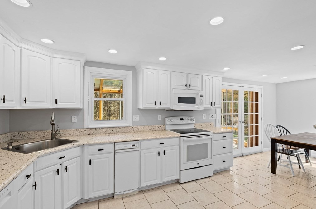 235 Pleasant St, Hanover MA  02339-1840 exterior