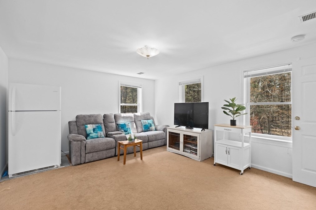 235 Pleasant St, Hanover MA  02339-1840 exterior