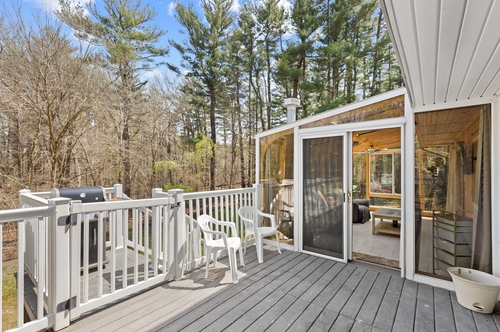 235 Pleasant St, Hanover MA  02339-1840 exterior