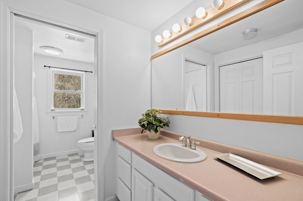 235 Pleasant St, Hanover MA  02339-1840 exterior