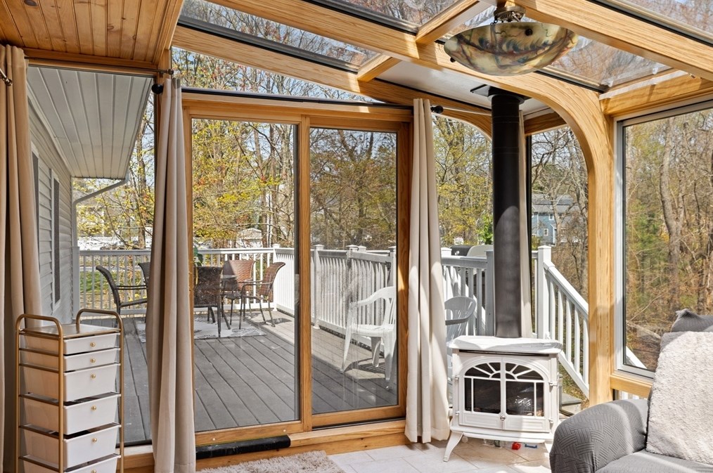 235 Pleasant St, Hanover MA  02339-1840 exterior