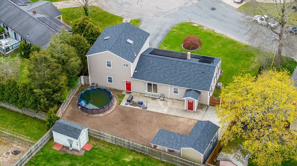 893 Pne Hl Dr, New Bedford MA 02745-1921 exterior