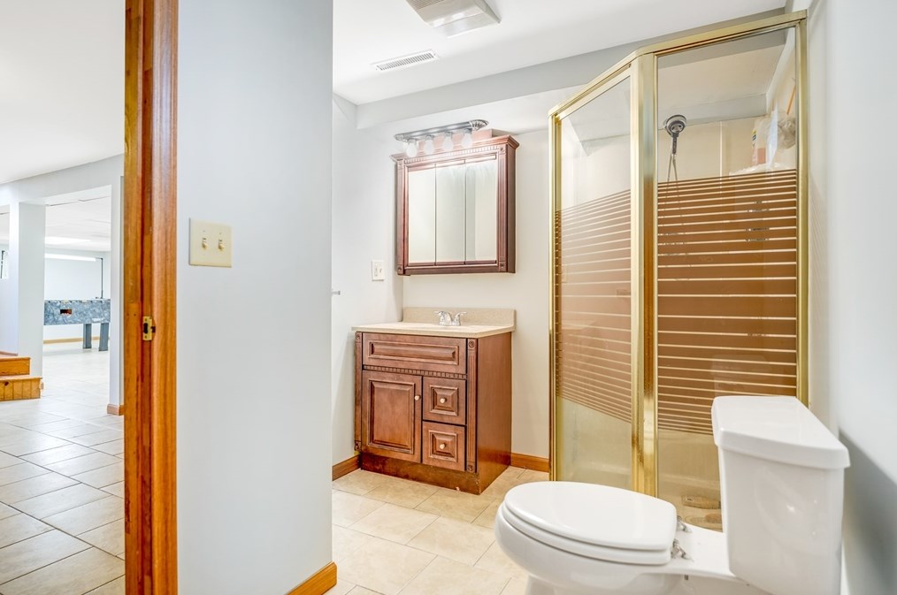 893 Pne Hl Dr, New Bedford MA 02745-1921 exterior