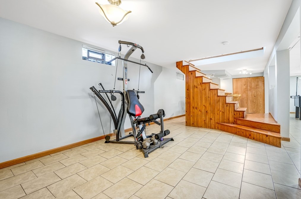 893 Pne Hl Dr, New Bedford MA 02745-1921 exterior