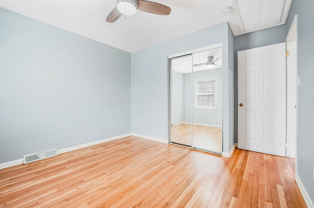 893 Pne Hl Dr, New Bedford MA 02745-1921 exterior