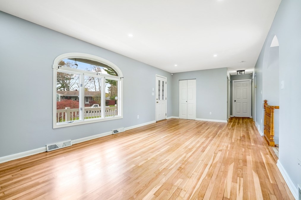 893 Pne Hl Dr, New Bedford MA 02745-1921 exterior