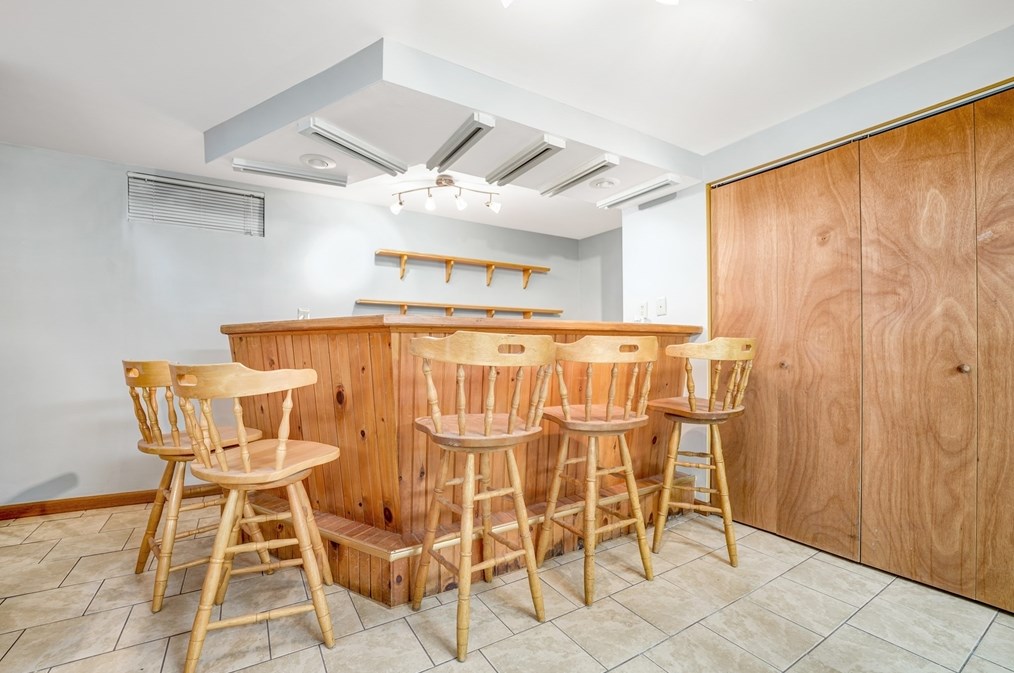 893 Pne Hl Dr, New Bedford MA 02745-1921 exterior