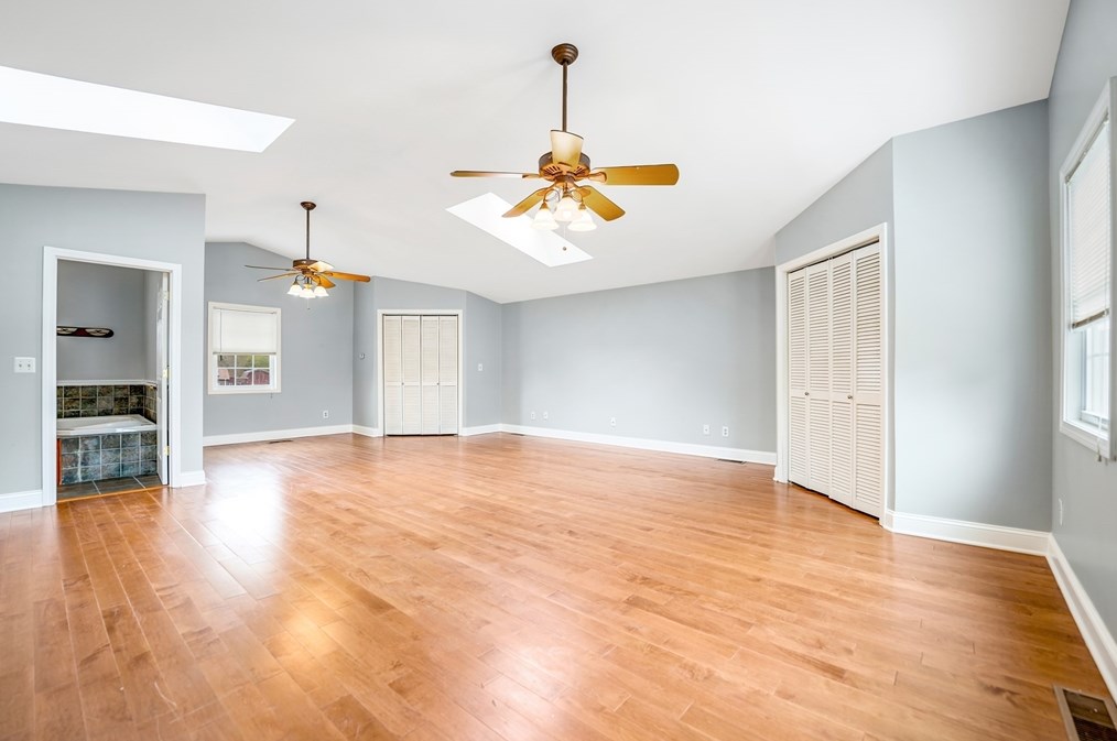 893 Pne Hl Dr, New Bedford MA 02745-1921 exterior