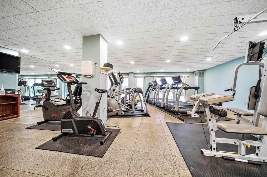 1001 Marina Dr, Quincy MA 02171-1535 exterior