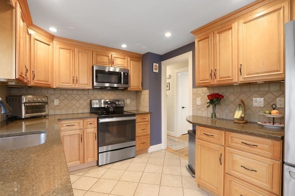 51 Forest St, Reading MA  01867-1204 exterior