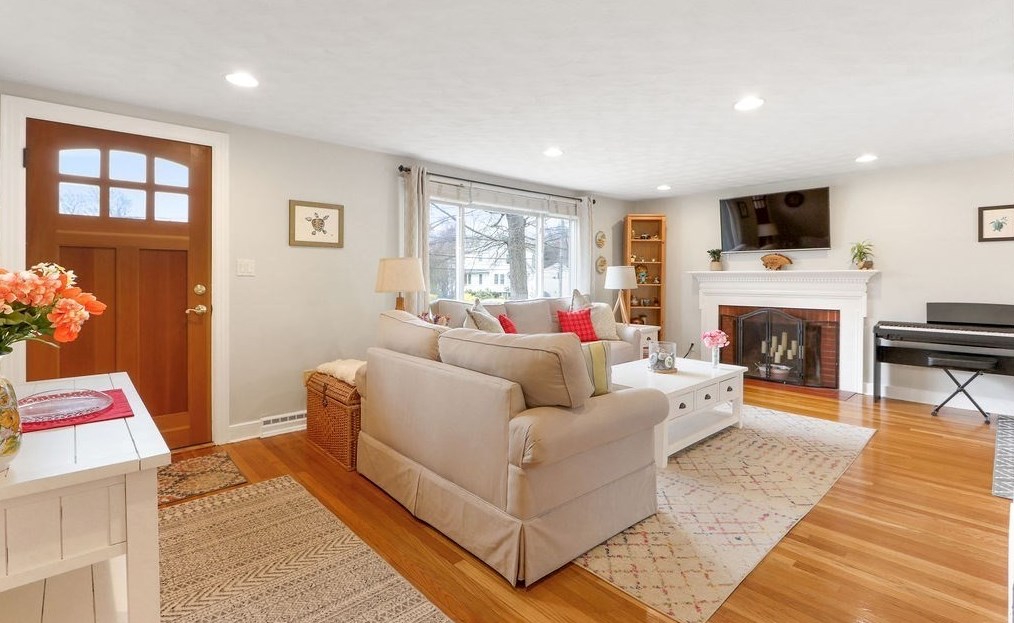 51 Forest St, Reading MA  01867-1204 exterior