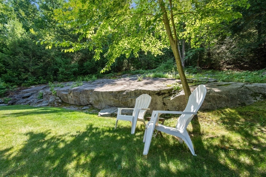 400 New Boston Rd, Sturbridge MA 01566-2322 exterior