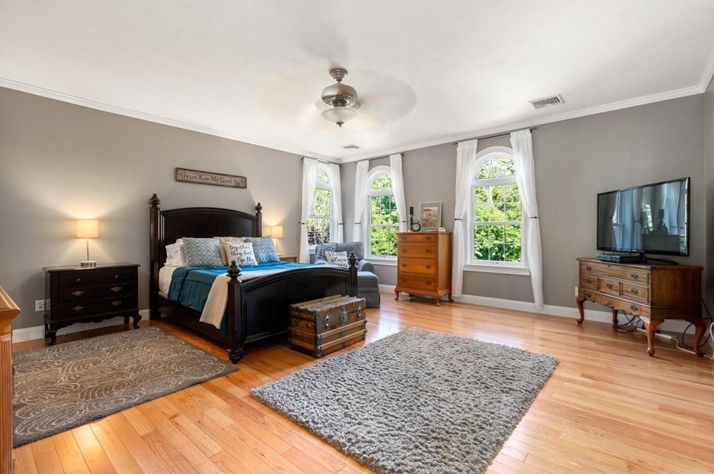 400 New Boston Rd, Sturbridge MA 01566-2322 exterior