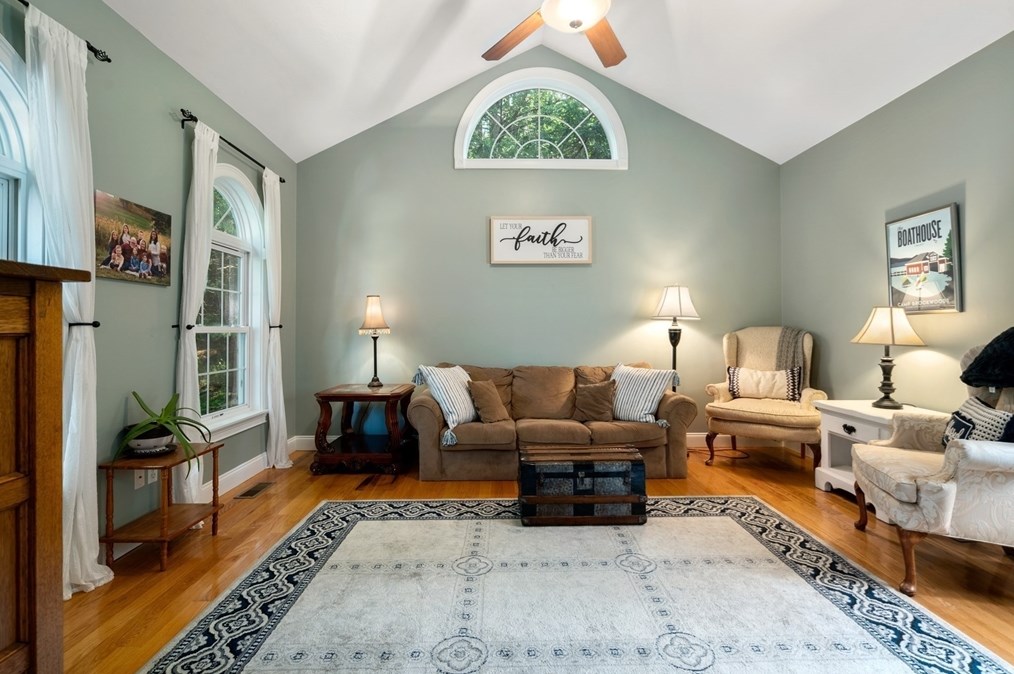 400 New Boston Rd, Sturbridge MA 01566-2322 exterior