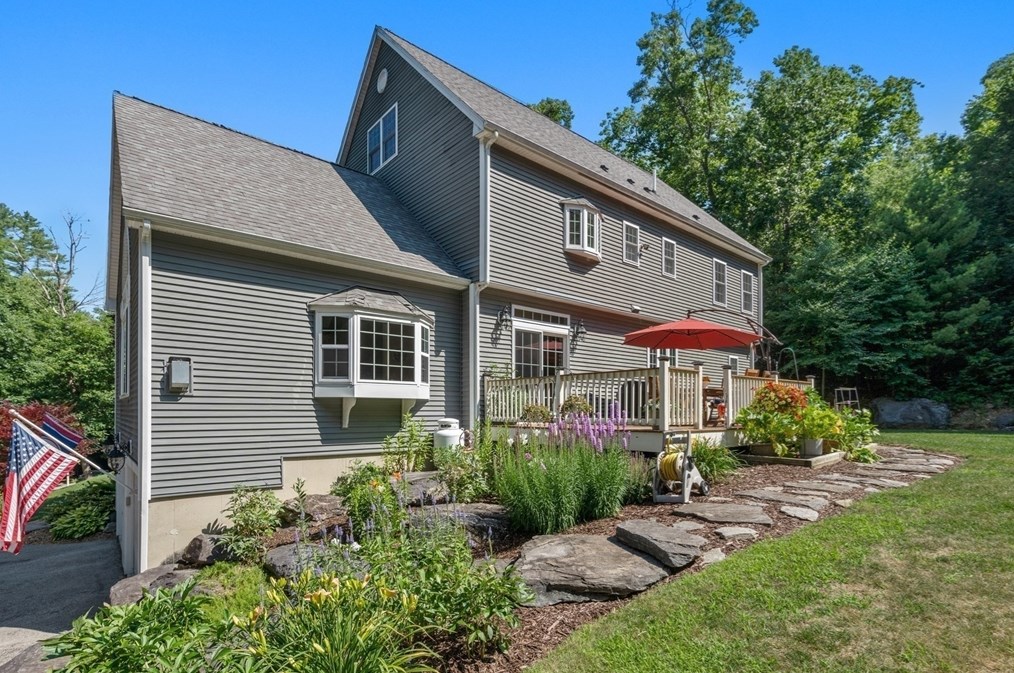 400 New Boston Rd, Sturbridge MA 01566-2322 exterior