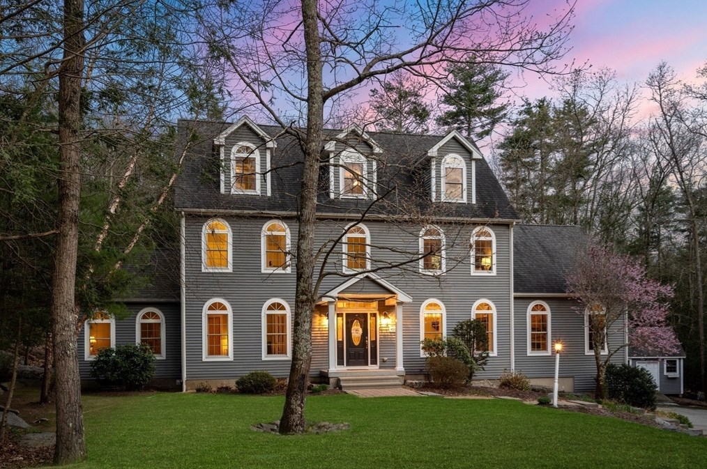 400 New Boston Rd, Sturbridge MA 01566-2322 exterior