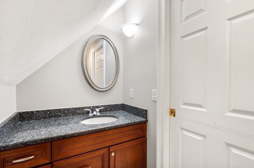 400 New Boston Rd, Sturbridge MA 01566-2322 exterior