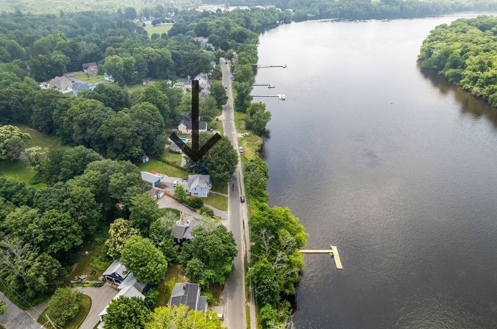 348 Main St, Groveland MA  01834-1111 exterior