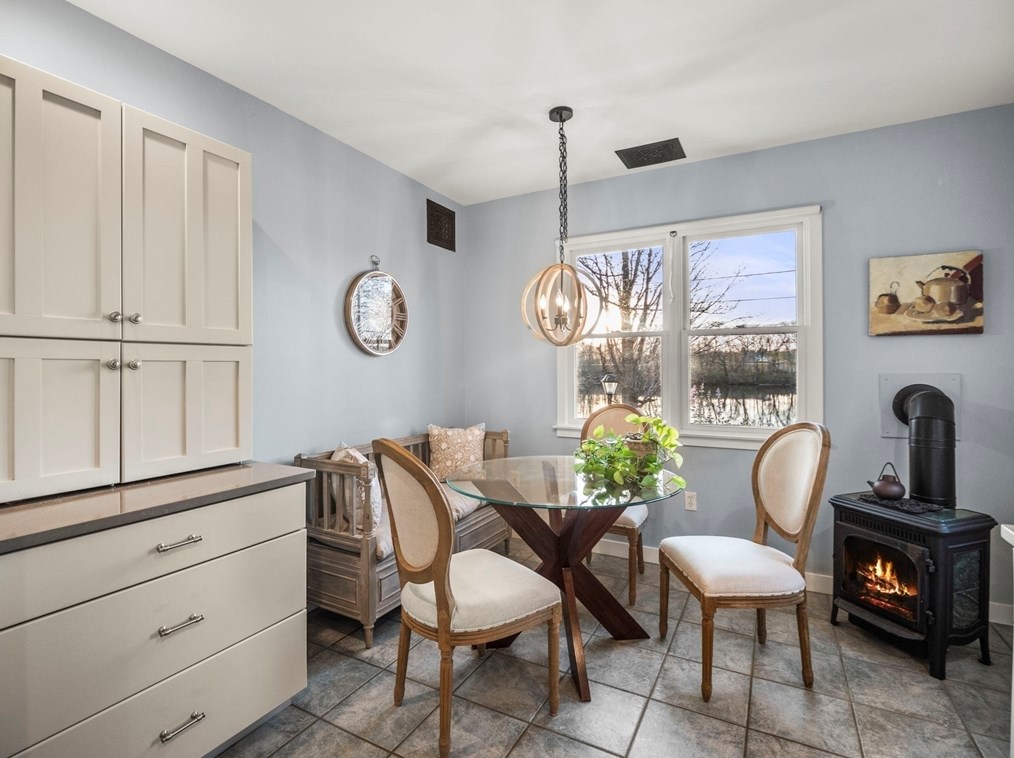 348 Main St, Groveland MA  01834-1111 exterior