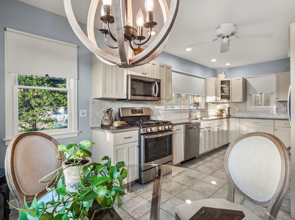 348 Main St, Groveland MA  01834-1111 exterior