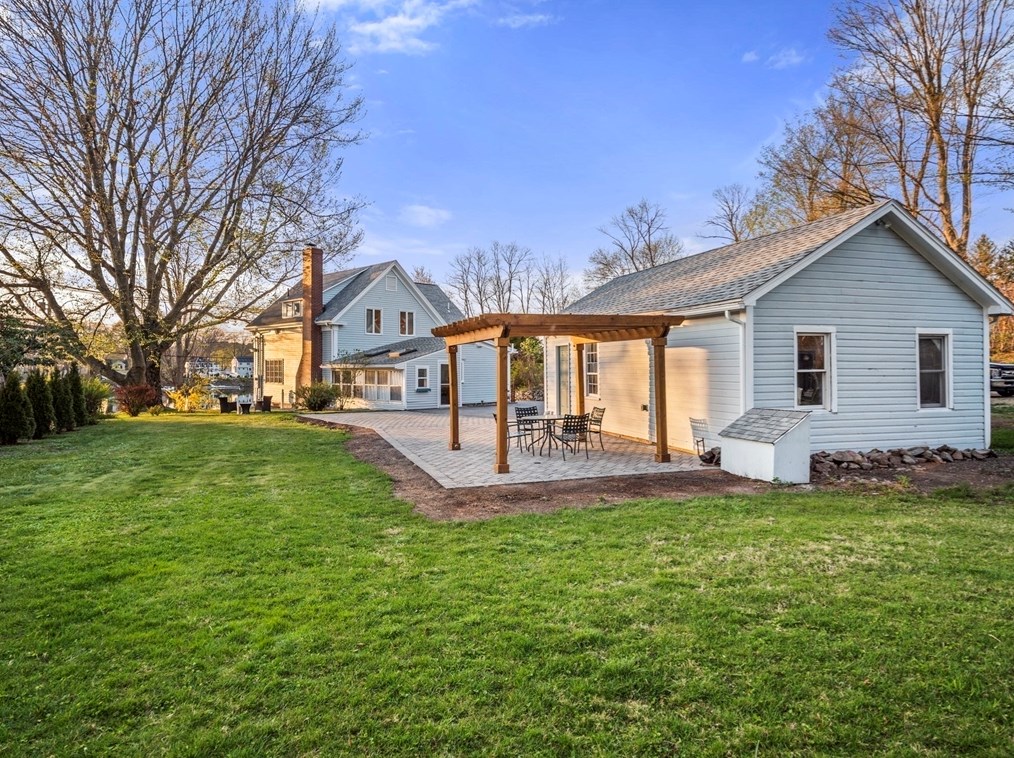 348 Main St, Groveland MA  01834-1111 exterior