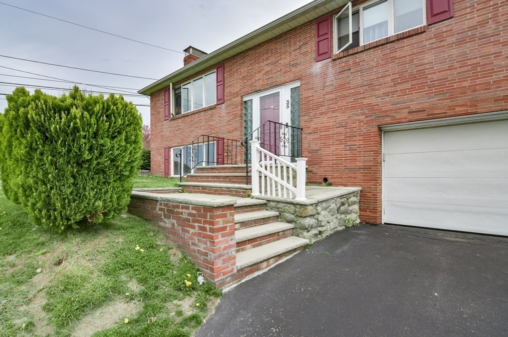 35 Worcester St, Methuen MA  01844-3257 exterior