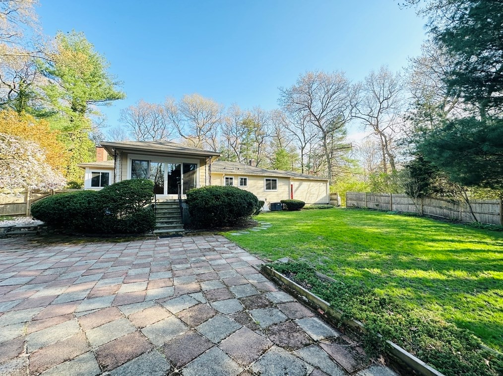 5 Crest Dr, Dover MA  02030-1840 exterior