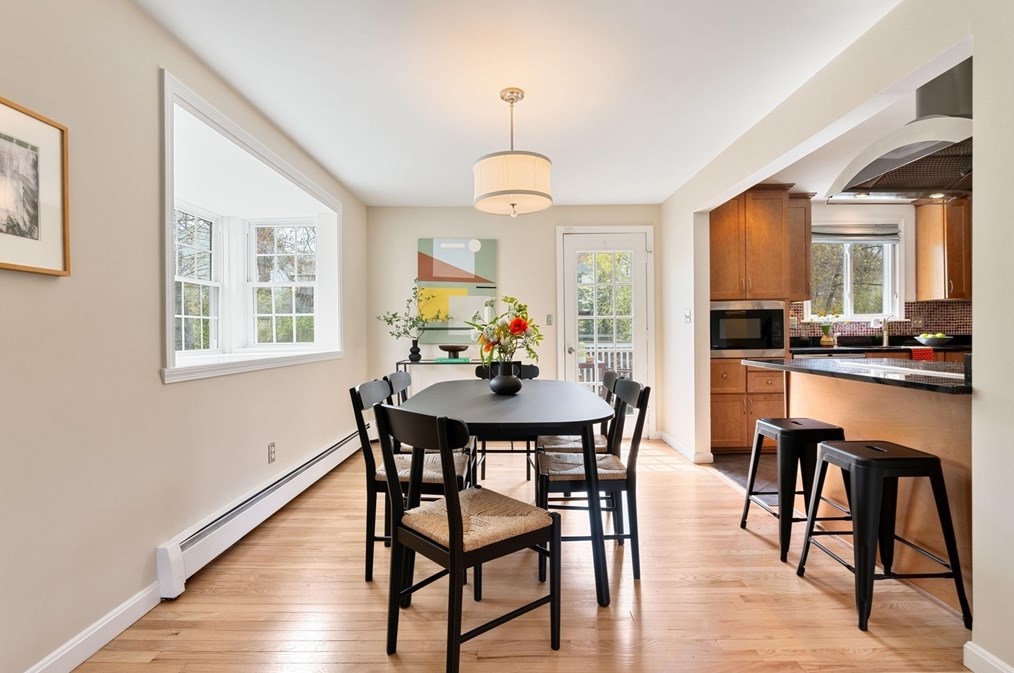 4 Heritage Dr, Woburn MA 01801-5908 exterior