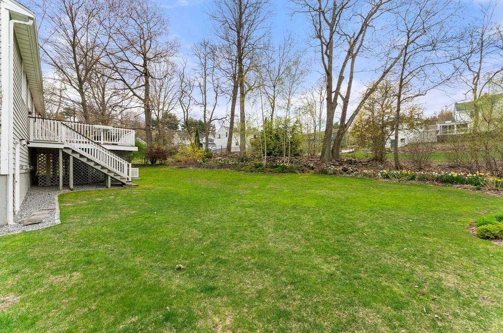 4 Heritage Dr, Woburn MA 01801-5908 exterior