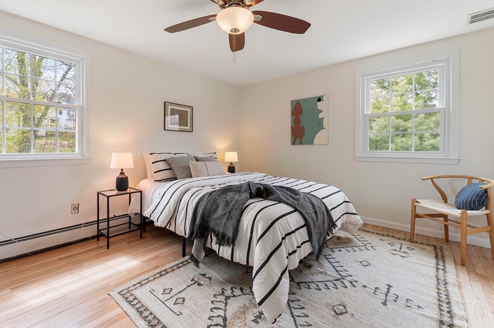 4 Heritage Dr, Woburn MA 01801-5908 exterior