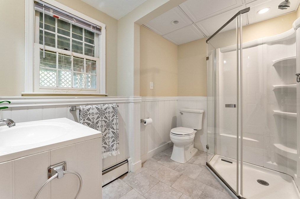 4 Heritage Dr, Woburn MA 01801-5908 exterior