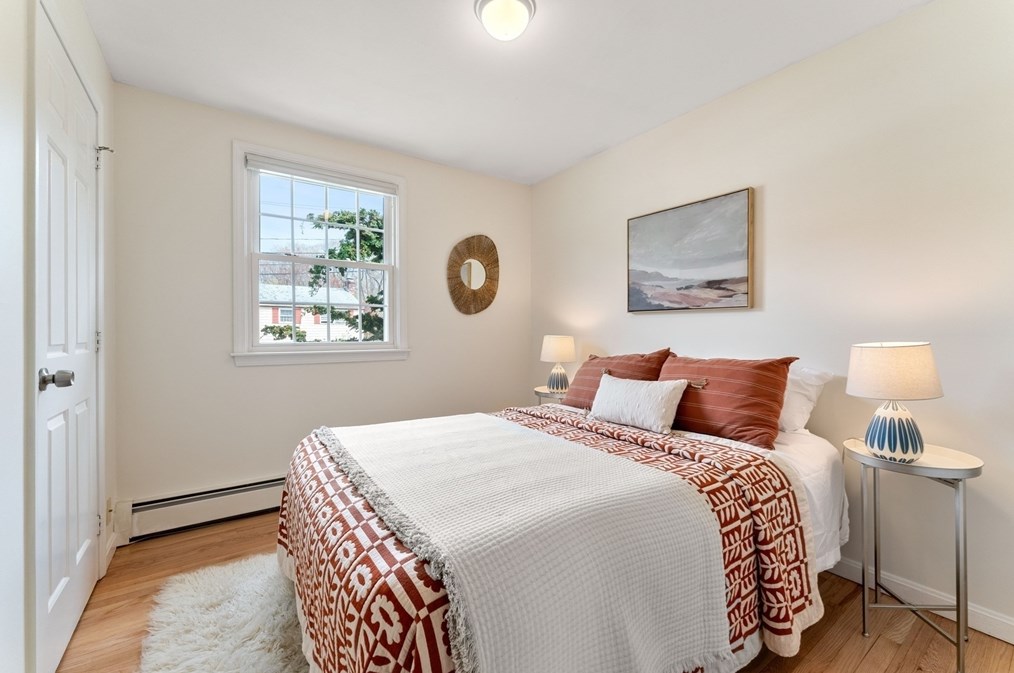 4 Heritage Dr, Woburn MA 01801-5908 exterior