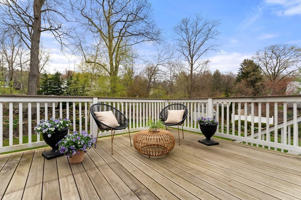 4 Heritage Dr, Woburn MA 01801-5908 exterior