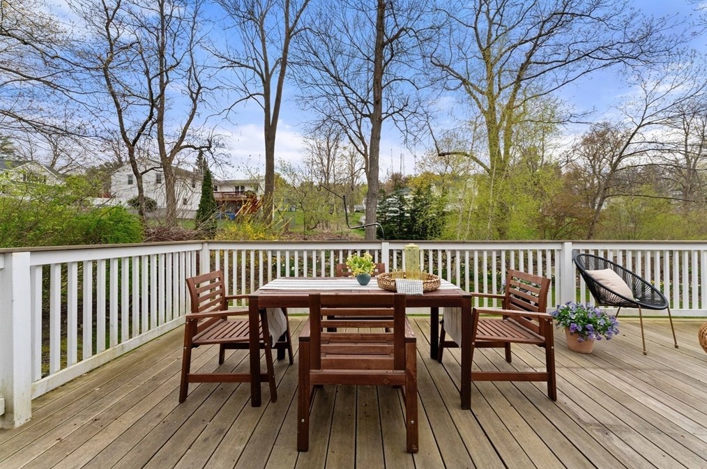 4 Heritage Dr, Woburn MA 01801-5908 exterior