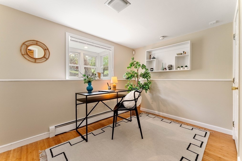 4 Heritage Dr, Woburn MA 01801-5908 exterior