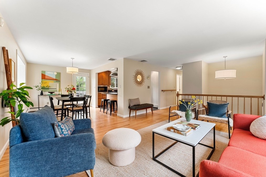 4 Heritage Dr, Woburn MA 01801-5908 exterior