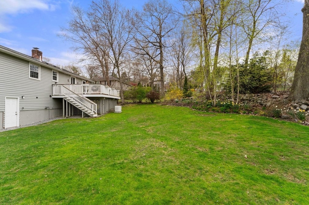 4 Heritage Dr, Woburn MA 01801-5908 exterior