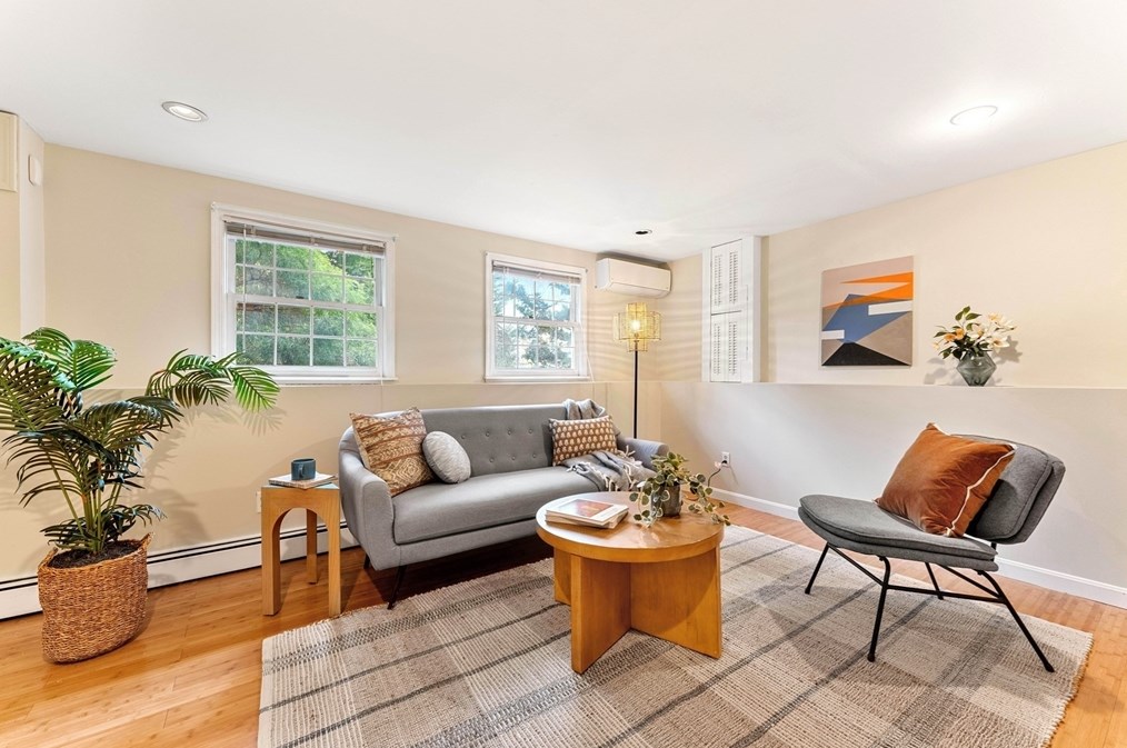 4 Heritage Dr, Woburn MA 01801-5908 exterior