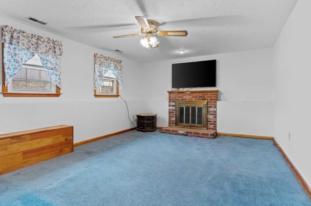 44 Amanola Ave, Worcester MA 01604-2152 exterior